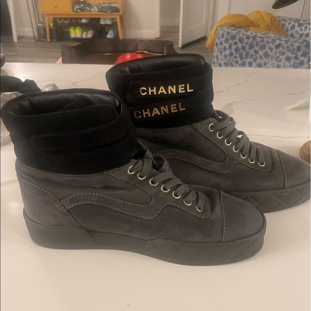 CHANEL Sneakers